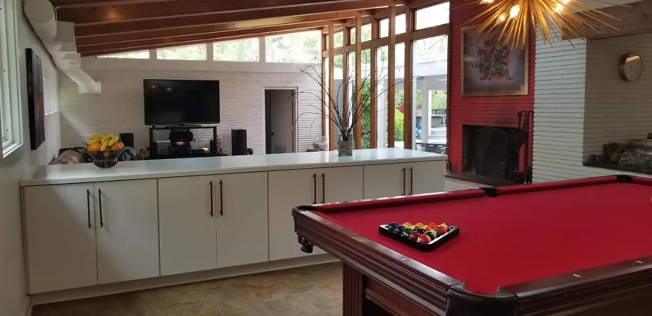 Prázdninový dům Spectacular Home In Middletown With Acres Of Privacy Louisville