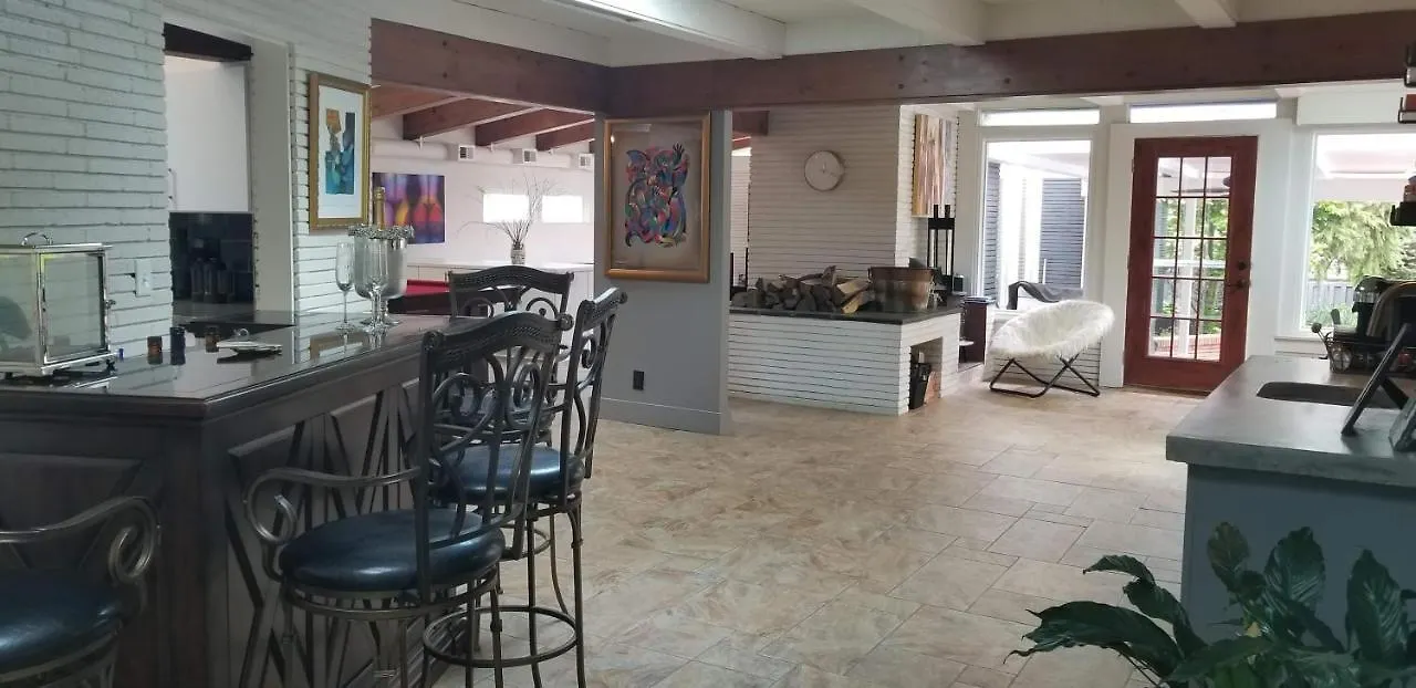 Spectacular Home In Middletown With Acres Of Privacy Louisville
