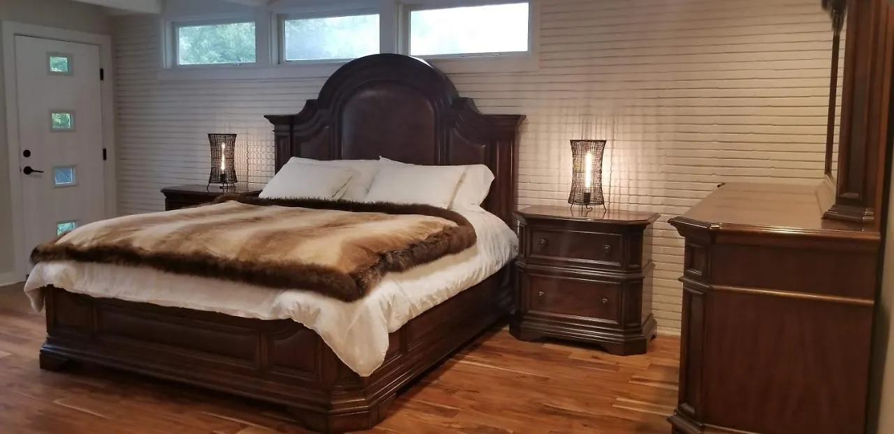 Spectacular Home In Middletown With Acres Of Privacyルイスビル 0*, ルイスビル