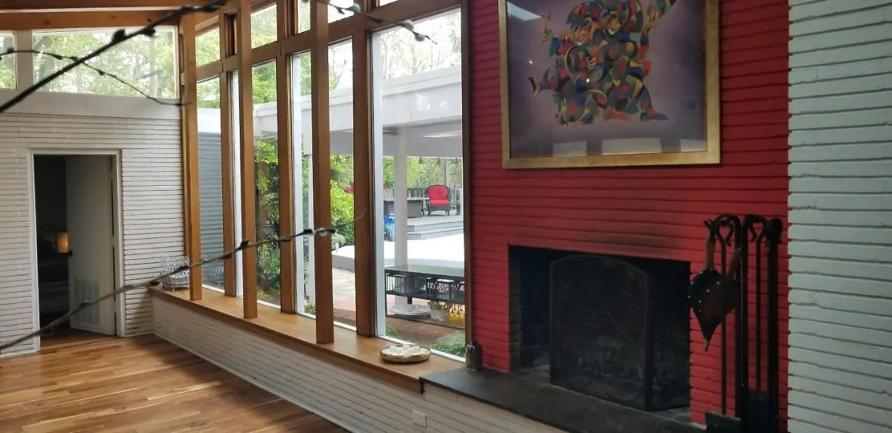 別荘 Spectacular Home In Middletown With Acres Of Privacyルイスビル