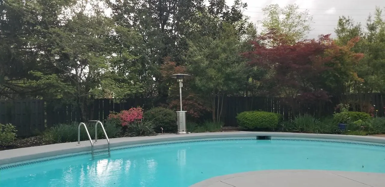 別荘 Spectacular Home In Middletown With Acres Of Privacyルイスビル