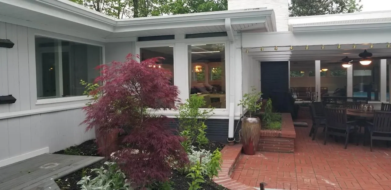 Spectacular Home In Middletown With Acres Of Privacyルイスビル 別荘