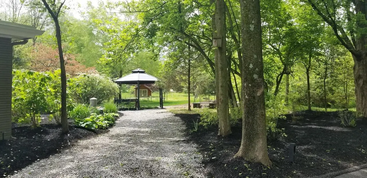 Spectacular Home In Middletown With Acres Of Privacyルイスビル 米国